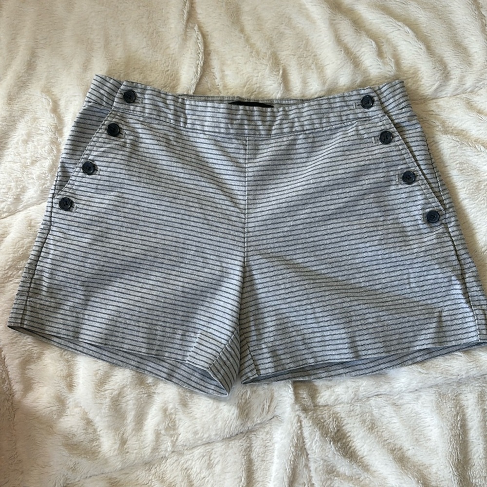 Banana Republic Factory~Woman Sz. 4~Gray/Blue Stripes Button Sides Shorts Cotton